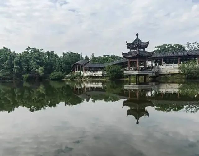DƬ